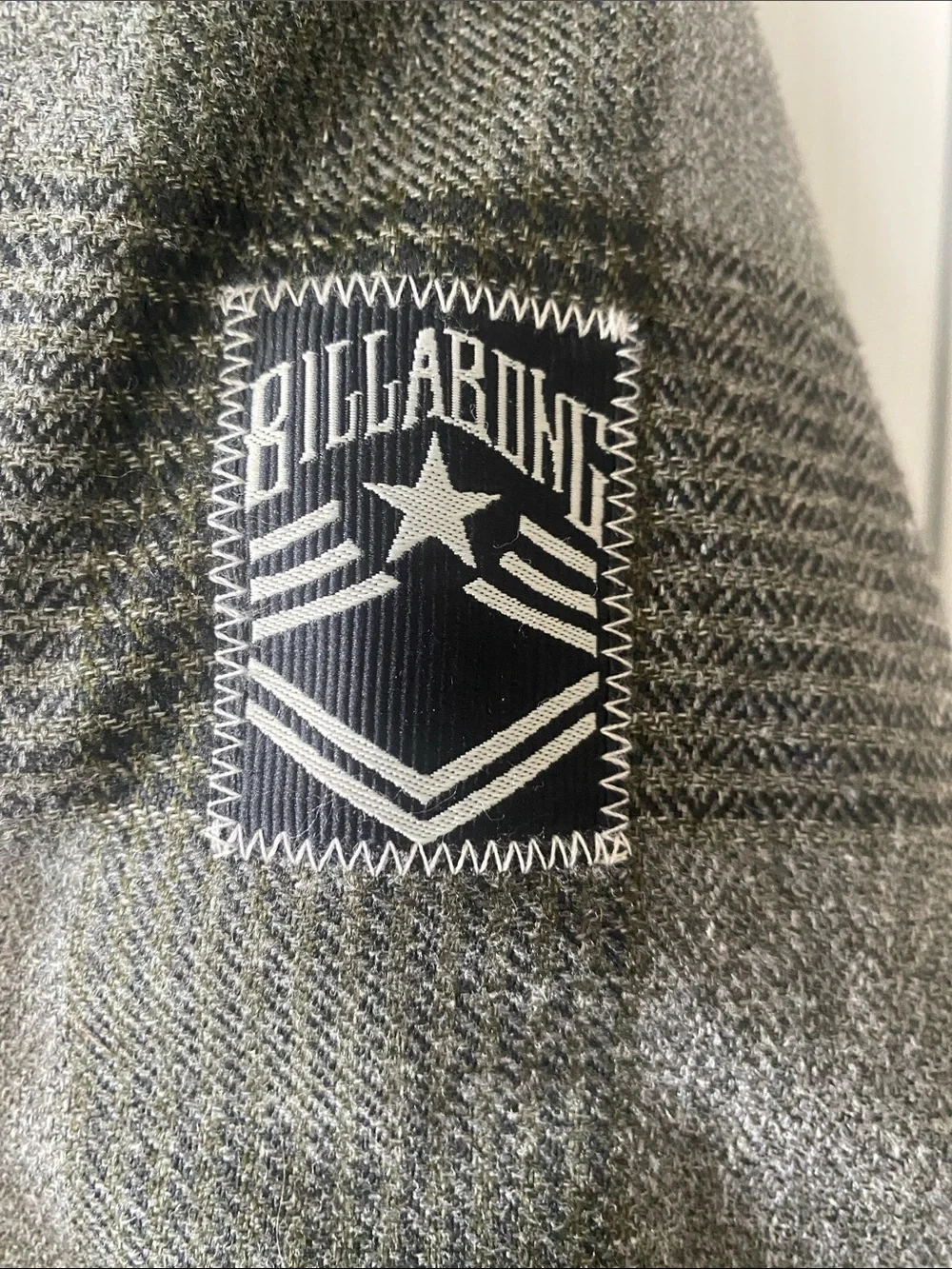 Billabong’s Men’s Gray Plaid Hooded 4 Pocket 1 inside Jacket With Adjustable Fit - Picture 5 of 15